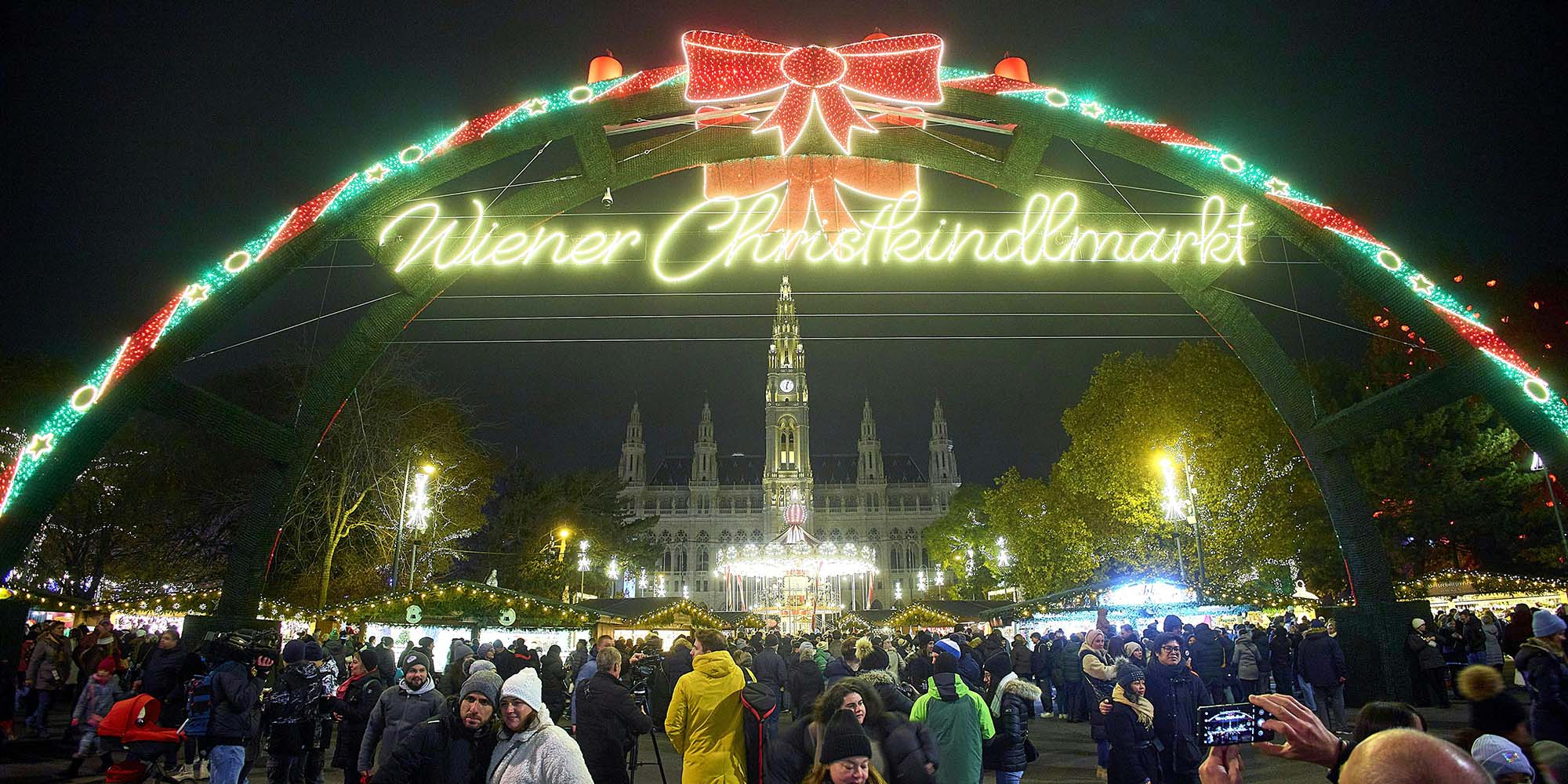 Der Wiener Christkindlmarkt am Rathausplatz