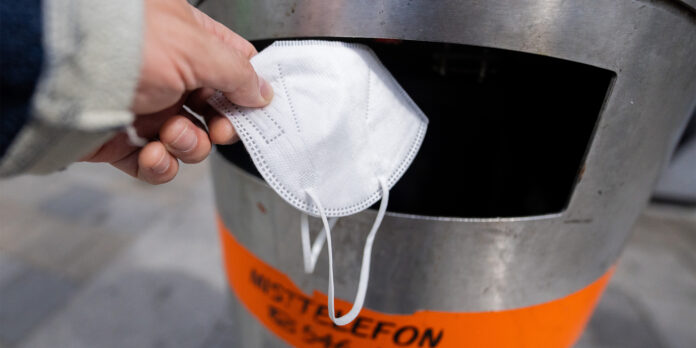 FFP2-Maske wird weggeschmissen