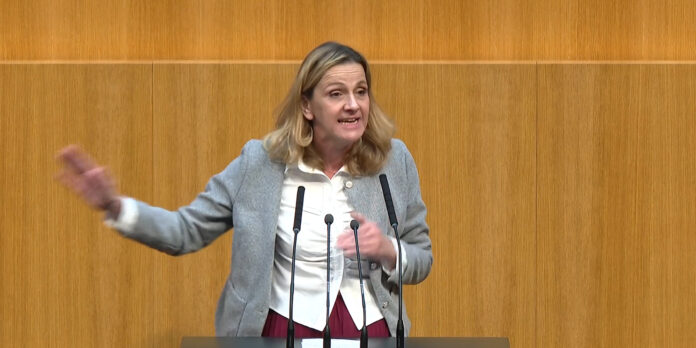 dagmar belakowitsch im parlament